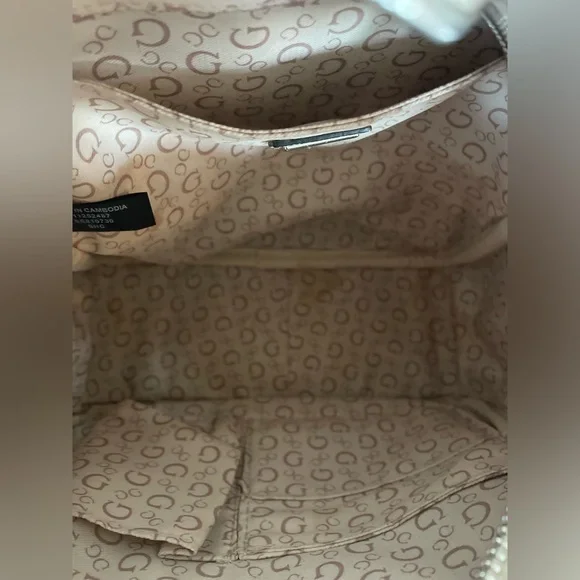 Guess mini backpack purse - Picture 6 of 9